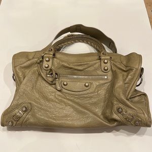 BALENCIAGA
Agneau Silver Hardware City Beige Latte